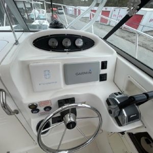 8266372_20220330110731452_1_XLARGE 2002 Boston Whaler 255 Conquest