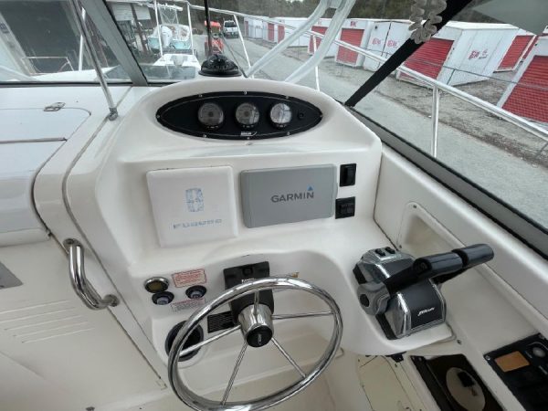 8266372_20220330110731452_1_XLARGE 2002 Boston Whaler 255 Conquest