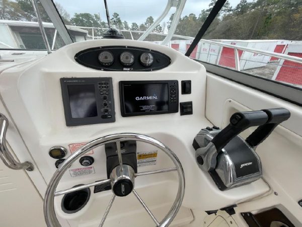 8266372_20220330110743193_1_XLARGE 2002 Boston Whaler 255 Conquest