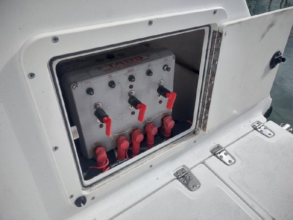 8377160_20220630060614455_1_XLARGE 2000 Boston Whaler 28 Outrage