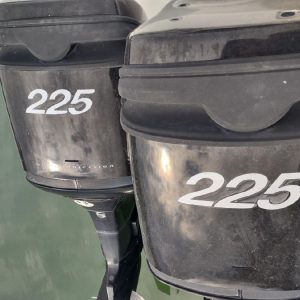 8377160_20220630060626421_1_XLARGE 2000 Boston Whaler 28 Outrage