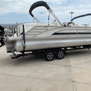 8440378_20220810111729499_1_XLARGE 2019 Bennington 25 QSRFB – Only 197 hours
