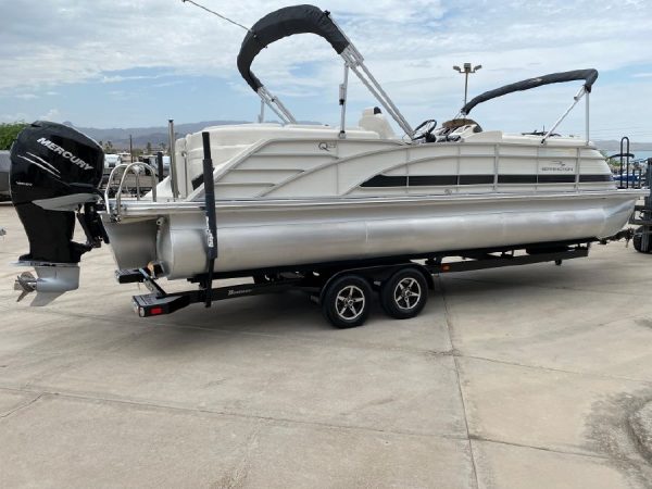 8440378_20220810111729499_1_XLARGE 2019 Bennington 25 QSRFB – Only 197 hours