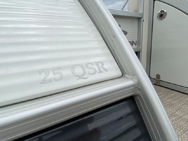 8440378_20220810111754895_1_XLARGE 2019 Bennington 25 QSRFB – Only 197 hours