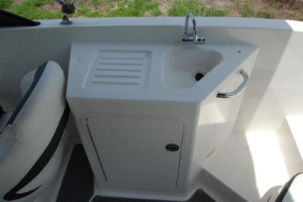 8486599_0_080920221321_13 2020 Bayliner DX2200