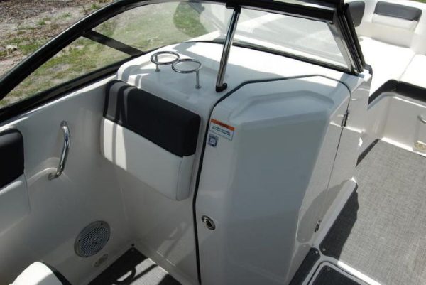 8486599_0_080920221321_15 2020 Bayliner DX2200