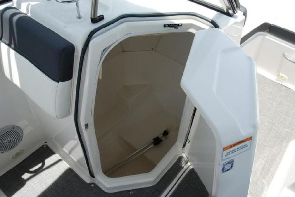 8486599_0_080920221321_16 2020 Bayliner DX2200
