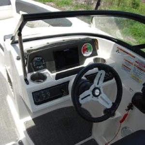 8486599_0_080920221321_17 2020 Bayliner DX2200