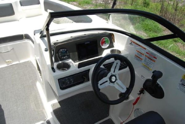 8486599_0_080920221321_17 2020 Bayliner DX2200