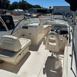 8517825_20220928134145662_1_XLARGE 2018 Grady-White 215 Freedom