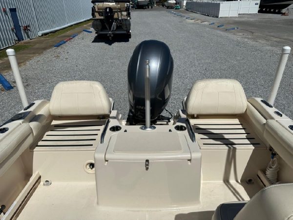 8517825_20220928134207550_1_XLARGE 2018 Grady-White 215 Freedom