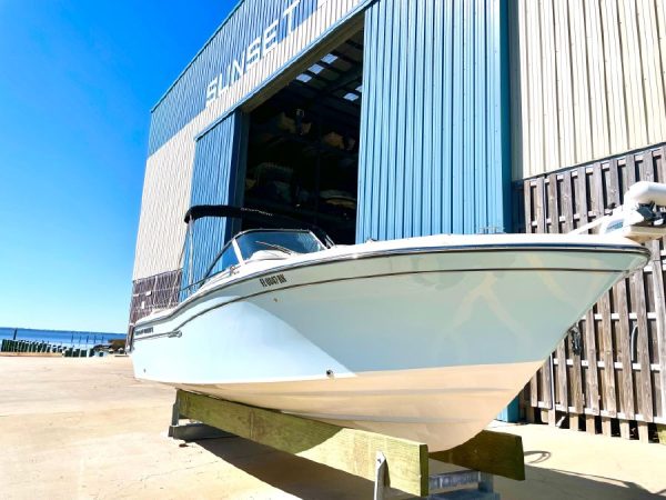 8517825_20220929102512534_1_XLARGE 2018 Grady-White 215 Freedom