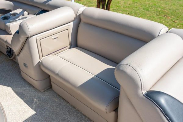 8551253_20221014054018793_1_XLARGE 2008 Premier 235 Grand Majestic