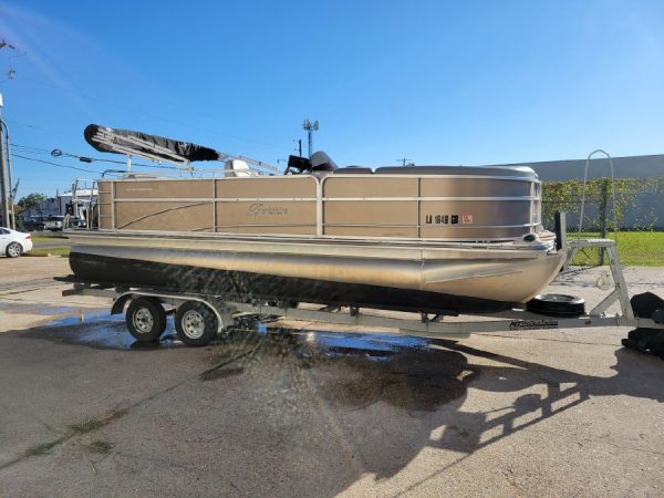 8562177_20221019145714411_1_XLARGE 2013 Berkshire 210CL CTS