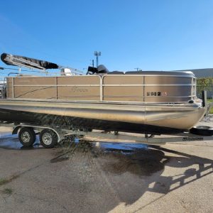 8562177_20221019150257859_1_XLARGE 2013 Berkshire 210CL CTS
