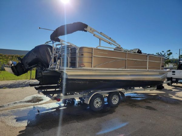 8562177_20221019151047468_1_XLARGE 2013 Berkshire 210CL CTS