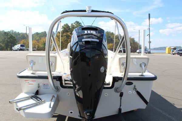 8565664_20221026045716758_1_XLARGE 2020 Boston Whaler 170 Montauk