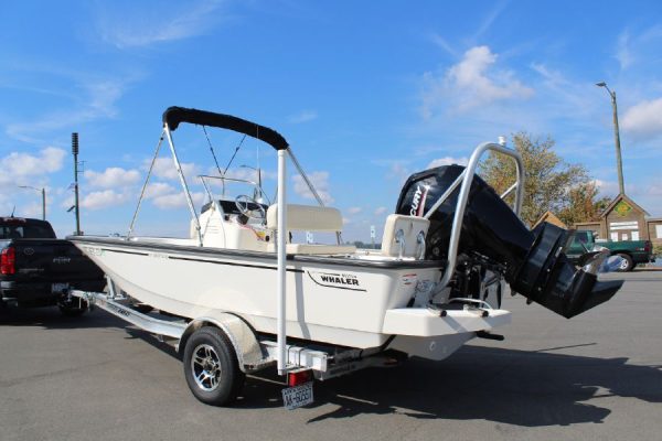 8565664_20221026045916593_1_XLARGE 2020 Boston Whaler 170 Montauk