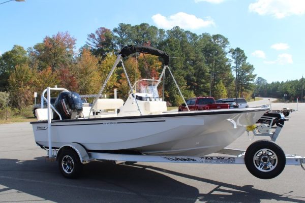 8565664_20221026050035705_1_XLARGE 2020 Boston Whaler 170 Montauk