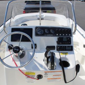 8565664_20221026050140096_1_XLARGE 2020 Boston Whaler 170 Montauk