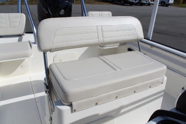 8565664_20221026050200575_1_XLARGE 2020 Boston Whaler 170 Montauk