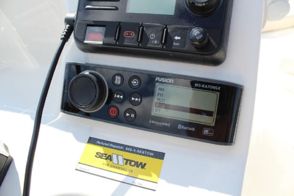 8565664_20221026050227534_1_XLARGE 2020 Boston Whaler 170 Montauk