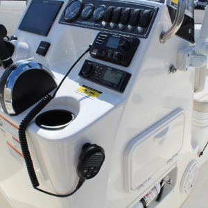 8565664_20221026050247634_1_XLARGE 2020 Boston Whaler 170 Montauk