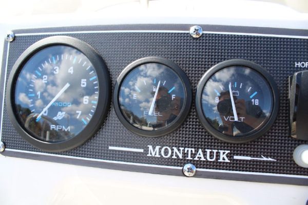 8565664_20221026050307653_1_XLARGE 2020 Boston Whaler 170 Montauk