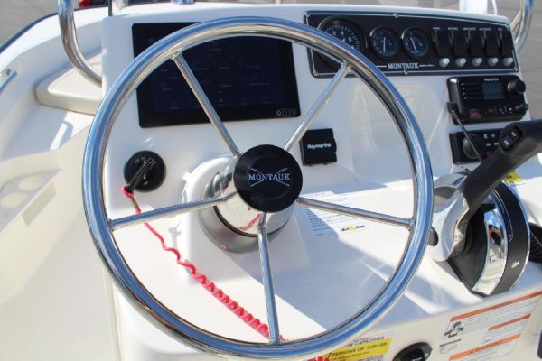 8565664_20221026050318439_1_XLARGE 2020 Boston Whaler 170 Montauk