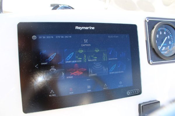 8565664_20221026050336304_1_XLARGE 2020 Boston Whaler 170 Montauk