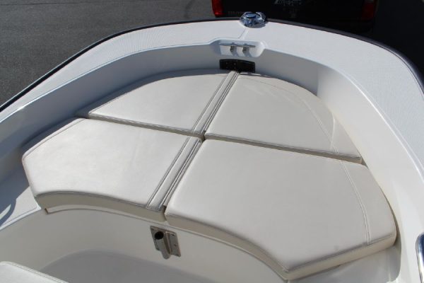 8565664_20221026050429964_1_XLARGE 2020 Boston Whaler 170 Montauk