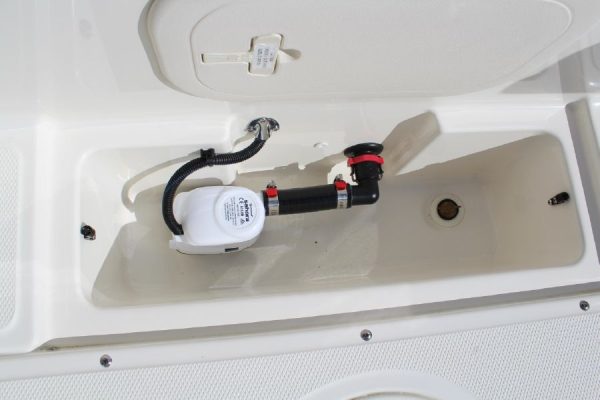 8565664_20221026050529740_1_XLARGE 2020 Boston Whaler 170 Montauk