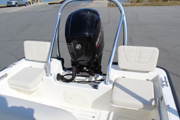 8565664_20221026050539684_1_XLARGE 2020 Boston Whaler 170 Montauk