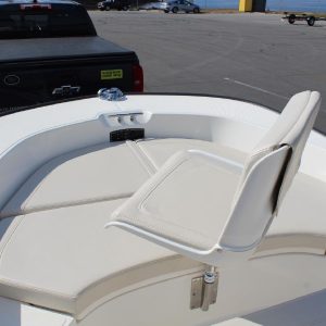 8565664_20221026050558810_1_XLARGE 2020 Boston Whaler 170 Montauk