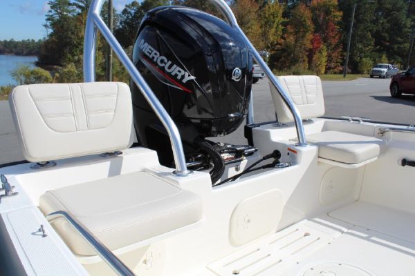 8565664_20221026050626847_1_XLARGE 2020 Boston Whaler 170 Montauk