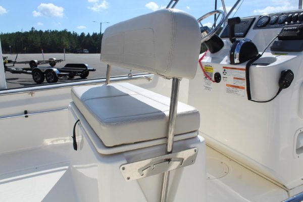8565664_20221026050636261_1_XLARGE 2020 Boston Whaler 170 Montauk