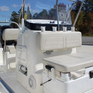 8565664_20221026050705880_1_XLARGE 2020 Boston Whaler 170 Montauk