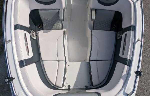 8580082_20221101095632572_1_XLARGE 2019 Chaparral 257 SSX