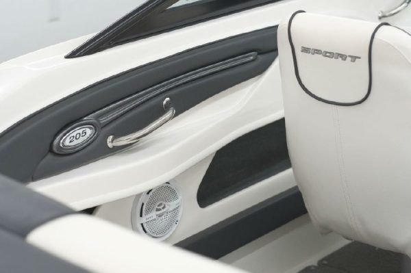 8614120_20221201173606913_1_XLARGE 2012 Sea Ray 205 Sport