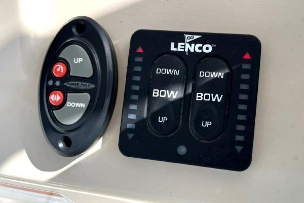 8616961_20221205134215361_1_XLARGE 2020 Boston Whaler Montauk 210