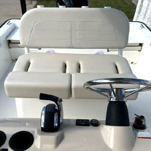 8616961_20221205134223978_1_XLARGE 2020 Boston Whaler Montauk 210