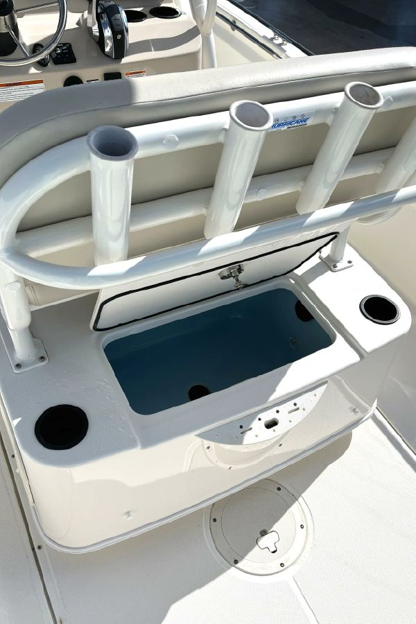 8616961_20221205134233194_1_XLARGE 2020 Boston Whaler Montauk 210