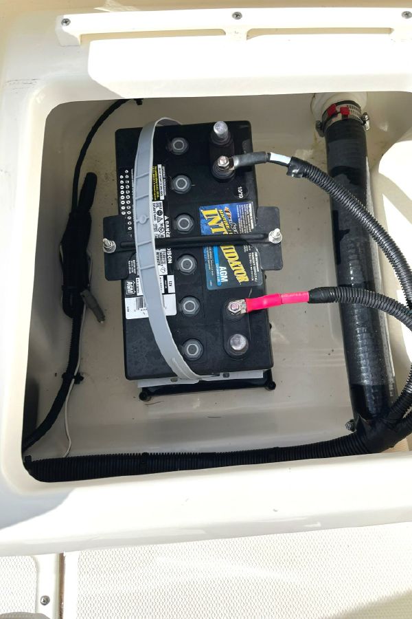 8616961_20221205134235939_1_XLARGE 2020 Boston Whaler Montauk 210