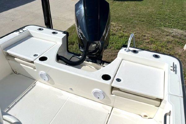 8616961_20221205134243400_1_XLARGE 2020 Boston Whaler Montauk 210