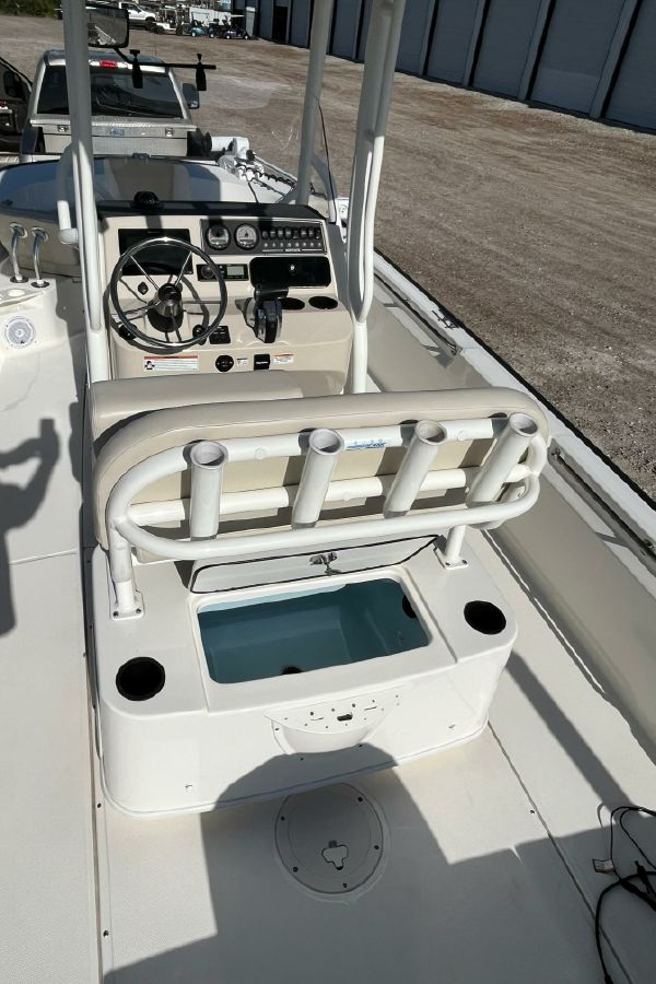 8616961_20221205134304881_1_XLARGE 2020 Boston Whaler Montauk 210