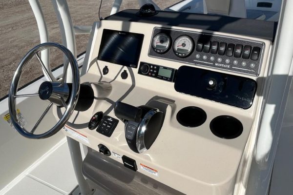 8616961_20221205134306974_1_XLARGE 2020 Boston Whaler Montauk 210