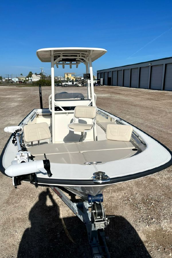 8616961_20221205134310381_1_XLARGE 2020 Boston Whaler Montauk 210