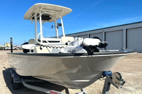 8616961_20221205134313035_1_XLARGE 2020 Boston Whaler Montauk 210