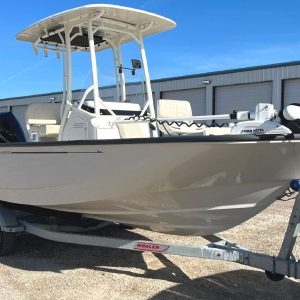 8616961_20221205134317794_1_XLARGE 2020 Boston Whaler Montauk 210
