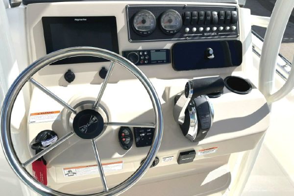 8616961_20221205134319938_1_XLARGE 2020 Boston Whaler Montauk 210